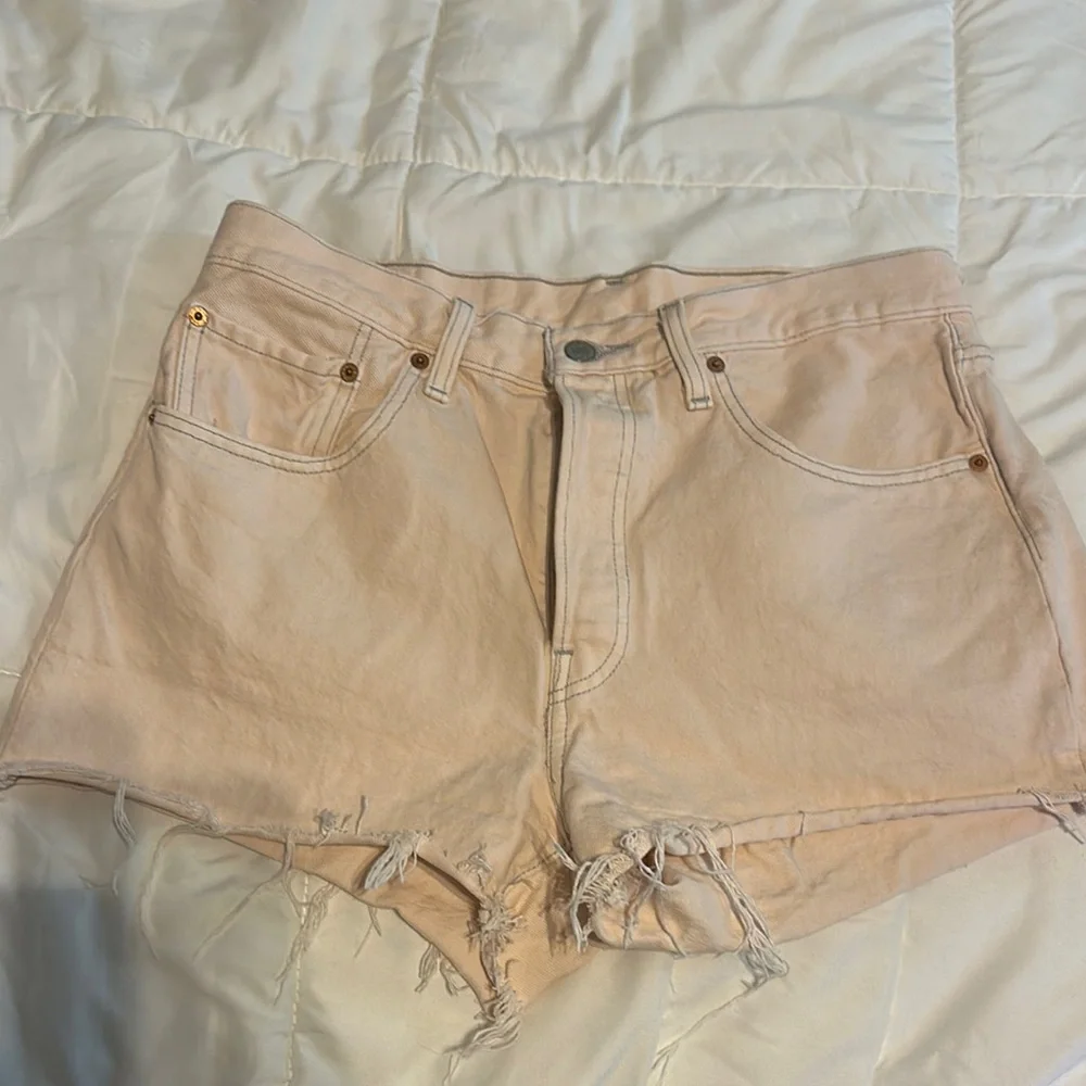 Women's Levi’s light pink Distressed Denim Shorts